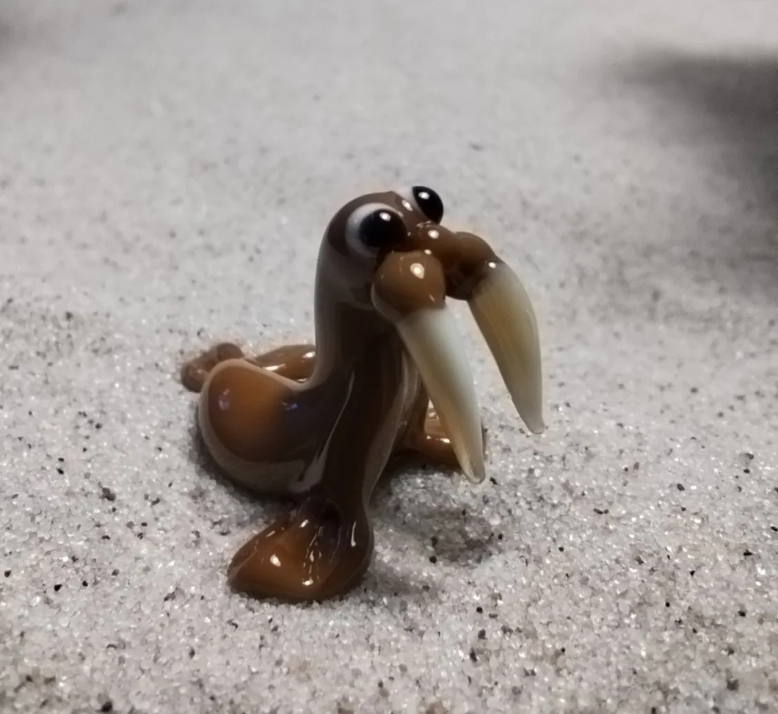 Skleněná figurka mrože