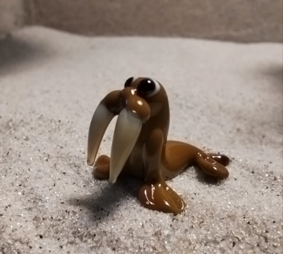 Skleněná figurka mrože