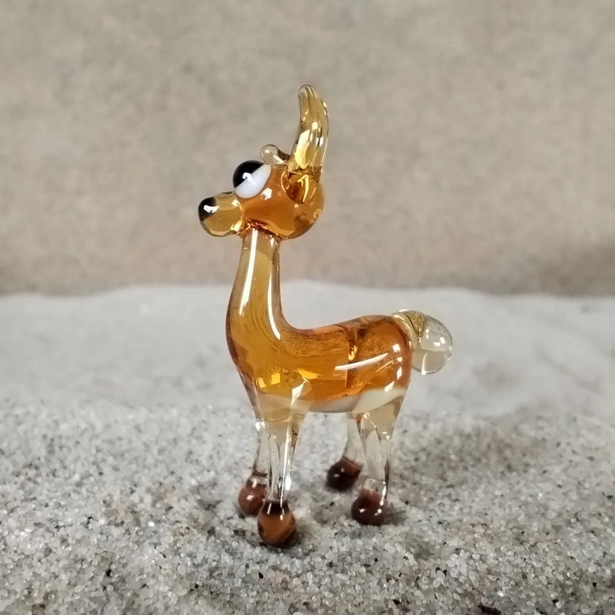 Skleněná figurka lamy