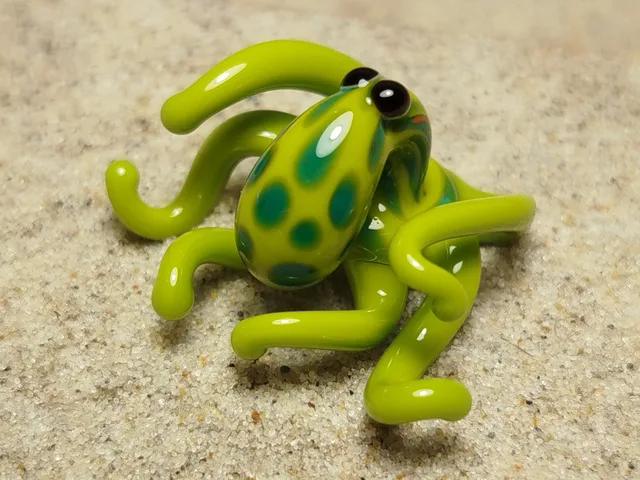 Skleněná figurka zelené chobotnice