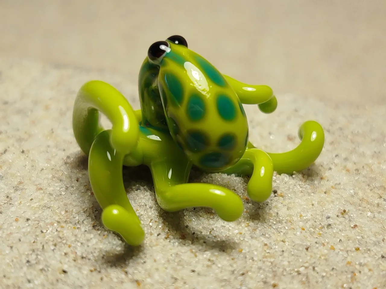 Skleněná figurka zelené chobotnice
