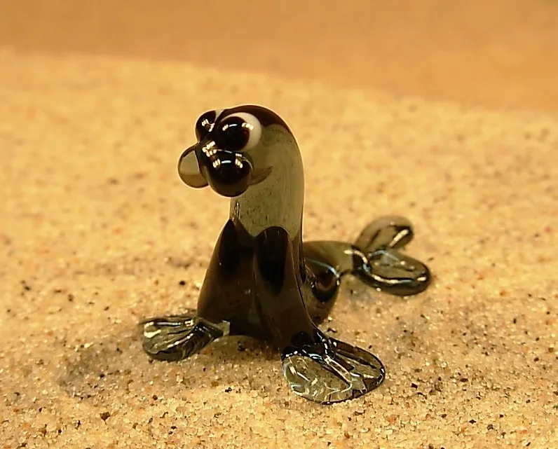 Skleněná figurka lachtana