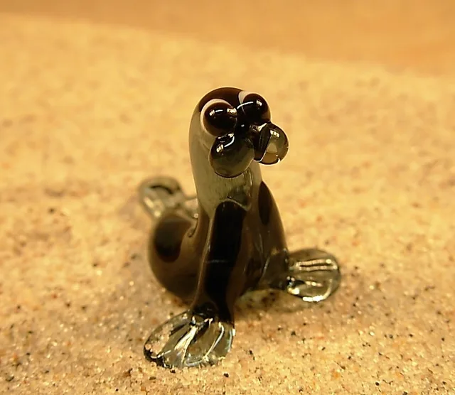 Skleněná figurka lachtana