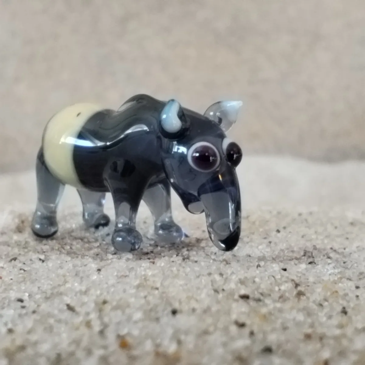 Skleněná figurka tapíra