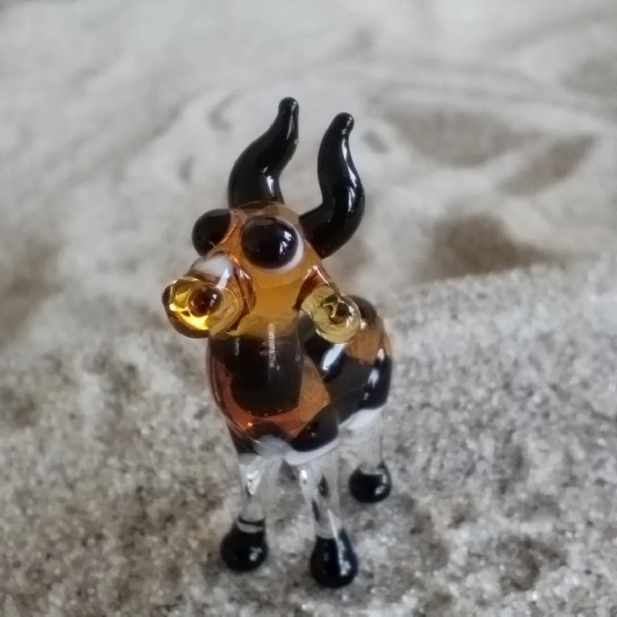 Skleněná figurka antilopy skákavé
