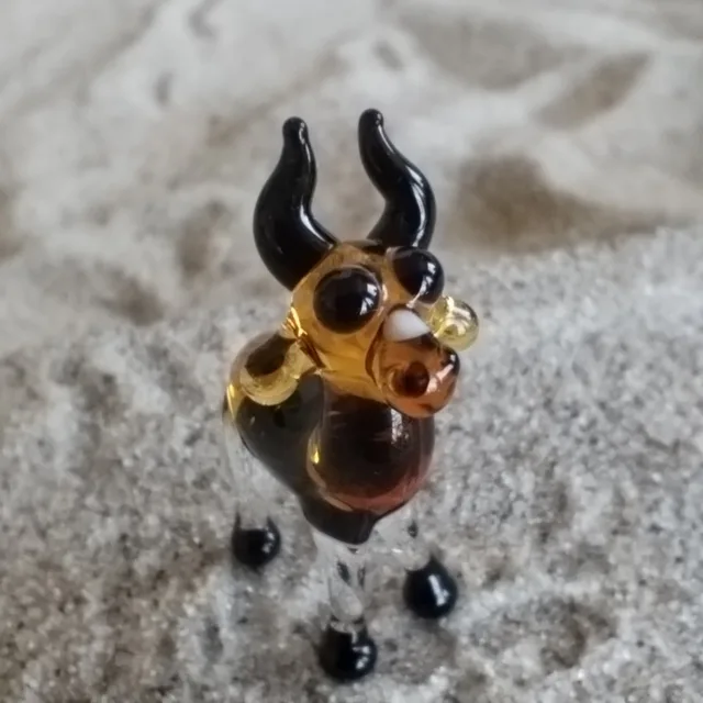 Skleněná figurka antilopy skákavé