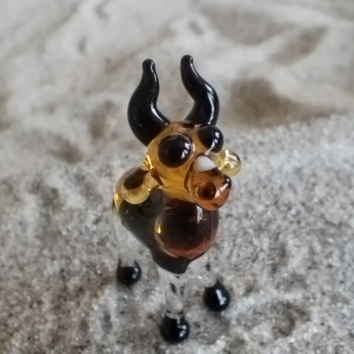 Skleněná figurka antilopy skákavé