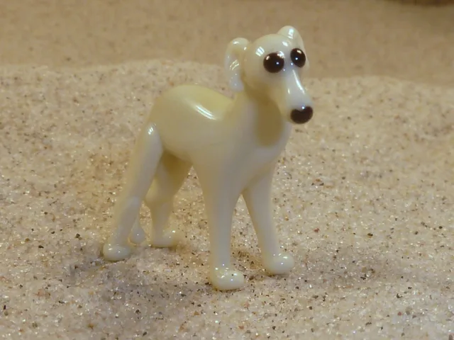 Skleněná figurka chrta