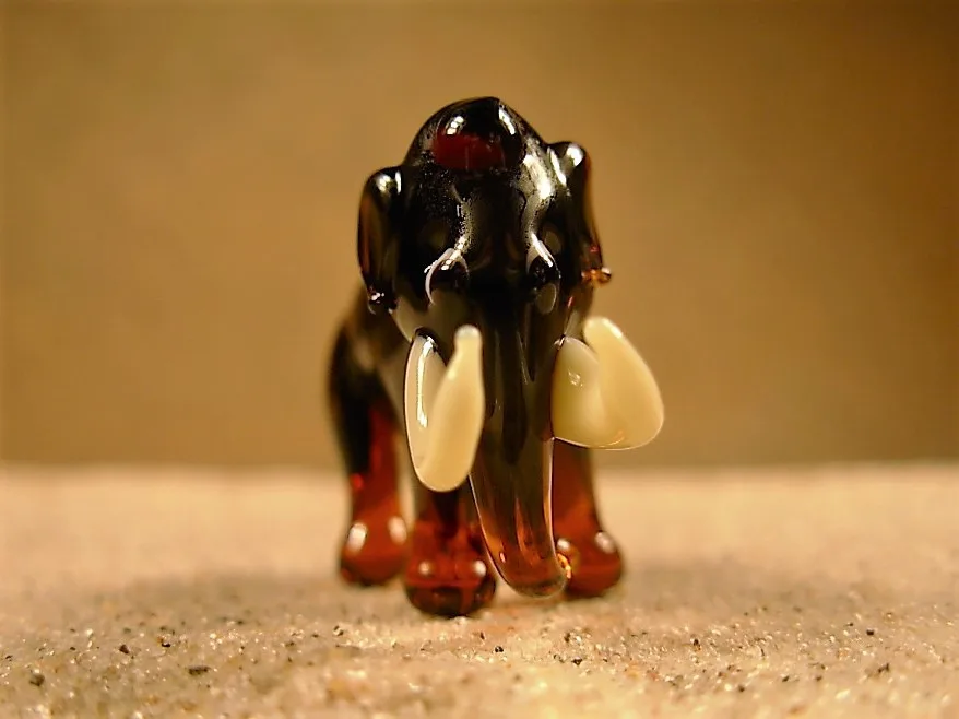 Skleněná figurka mamuta