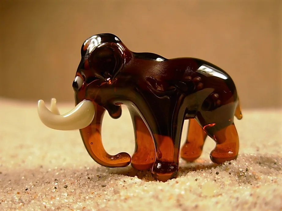 Skleněná figurka mamuta