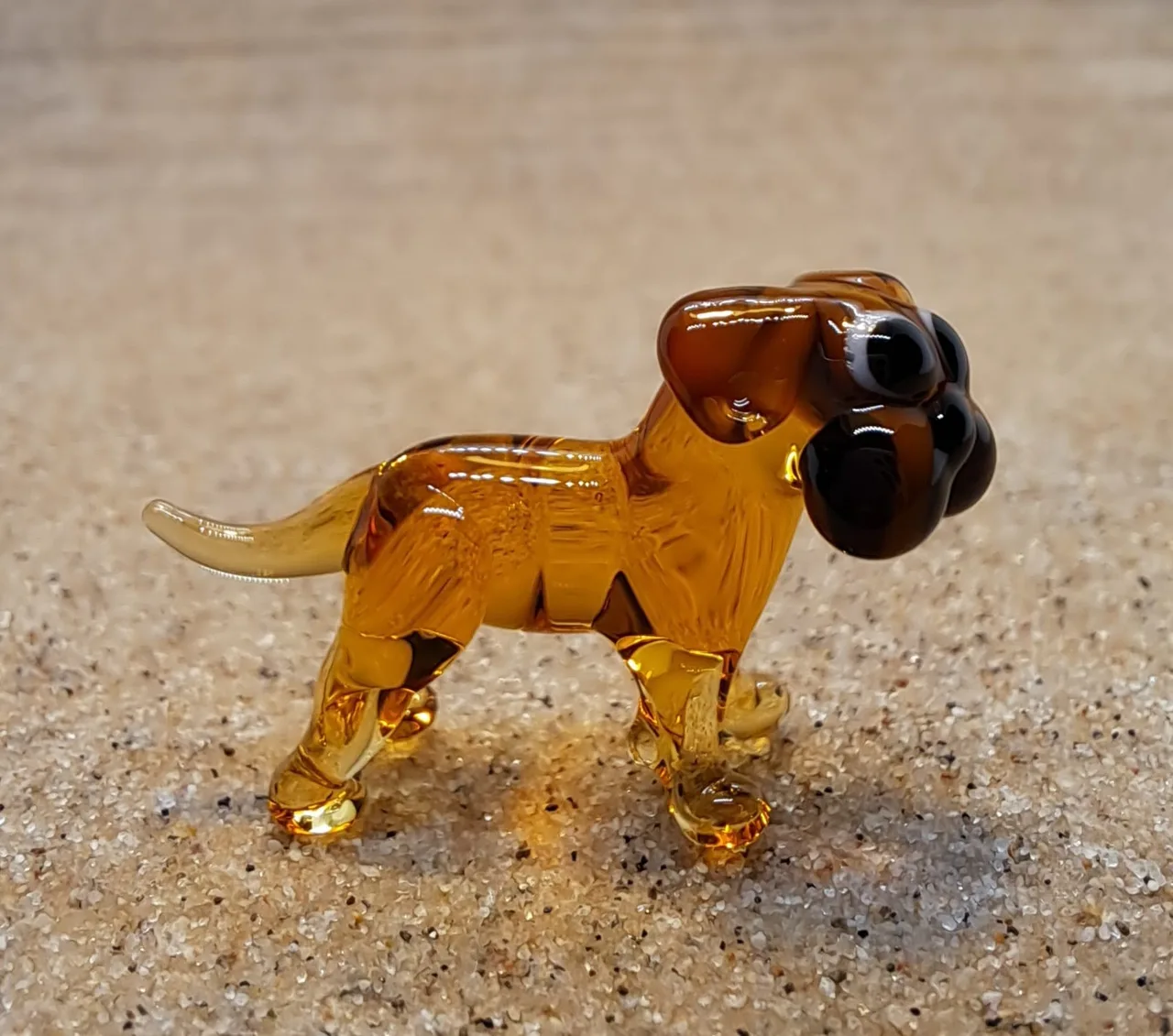 Skleněná figurka boxera