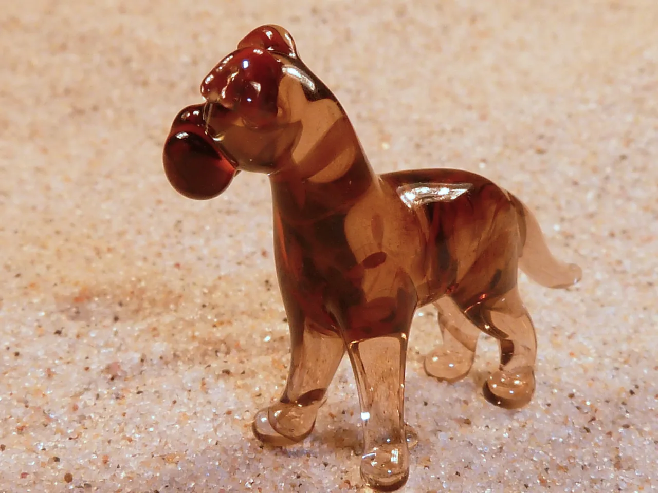 Skleněná figurka boxera