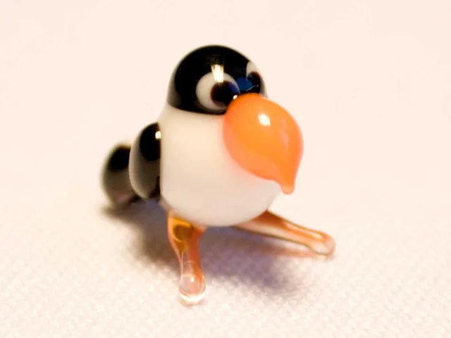 Skleněná figurka papuchálka