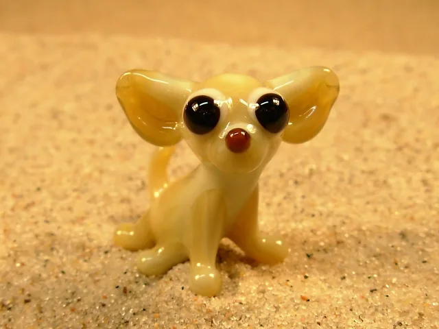 Skleněná figurka čivavy