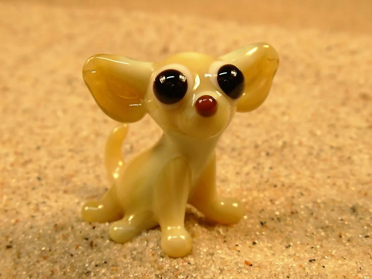 Skleněná figurka čivavy