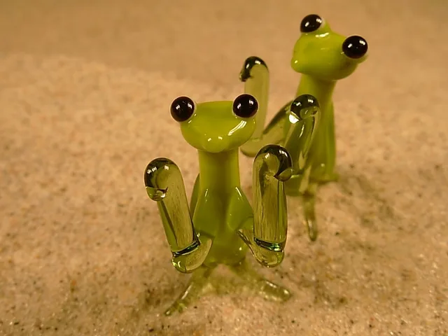 Skleněná figurka kudlanky