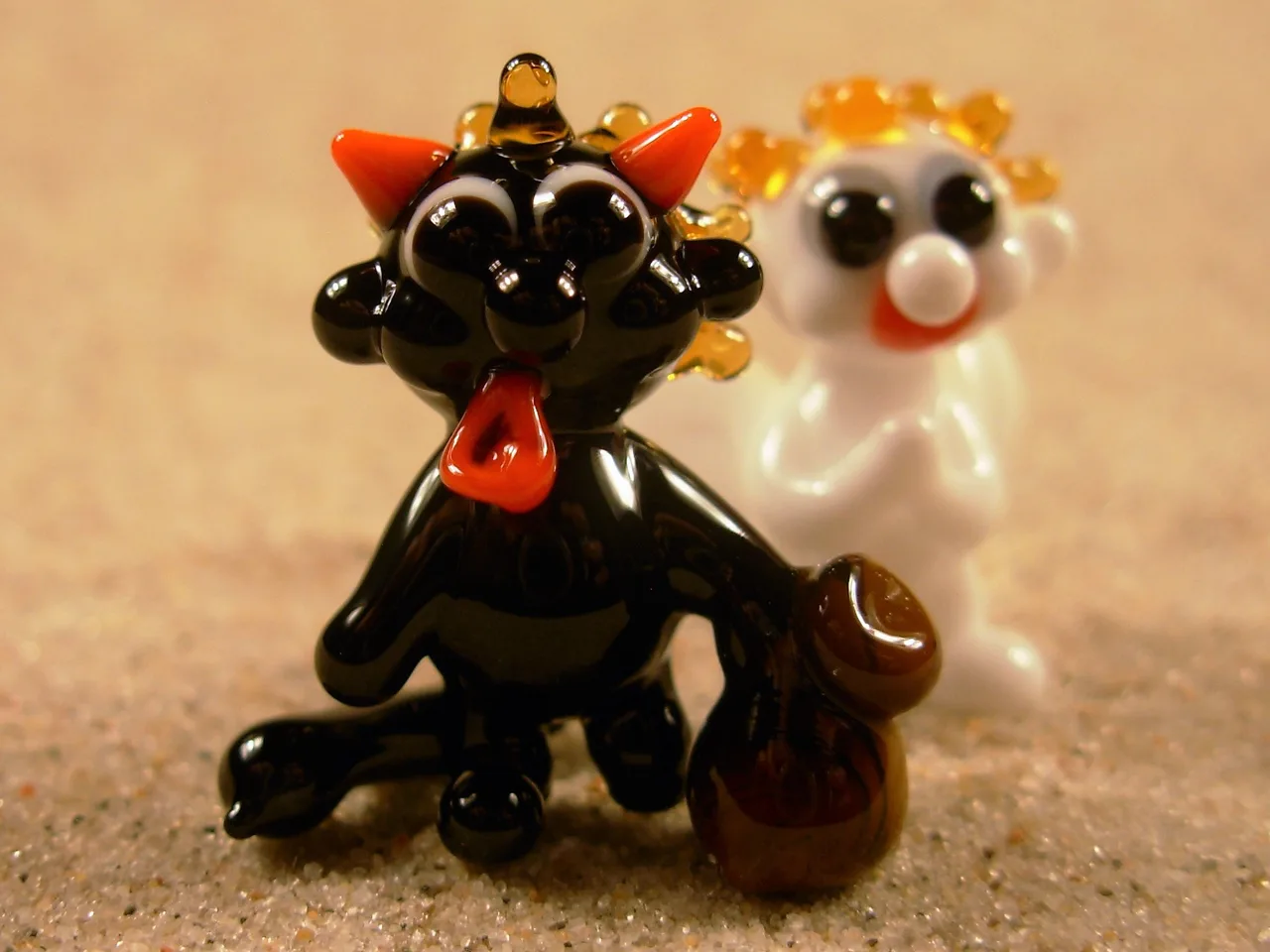 Skleněná figurka čerta