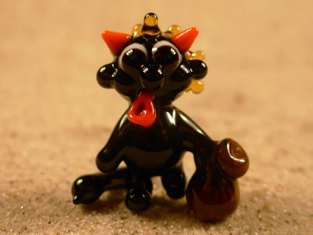 Skleněná figurka čerta