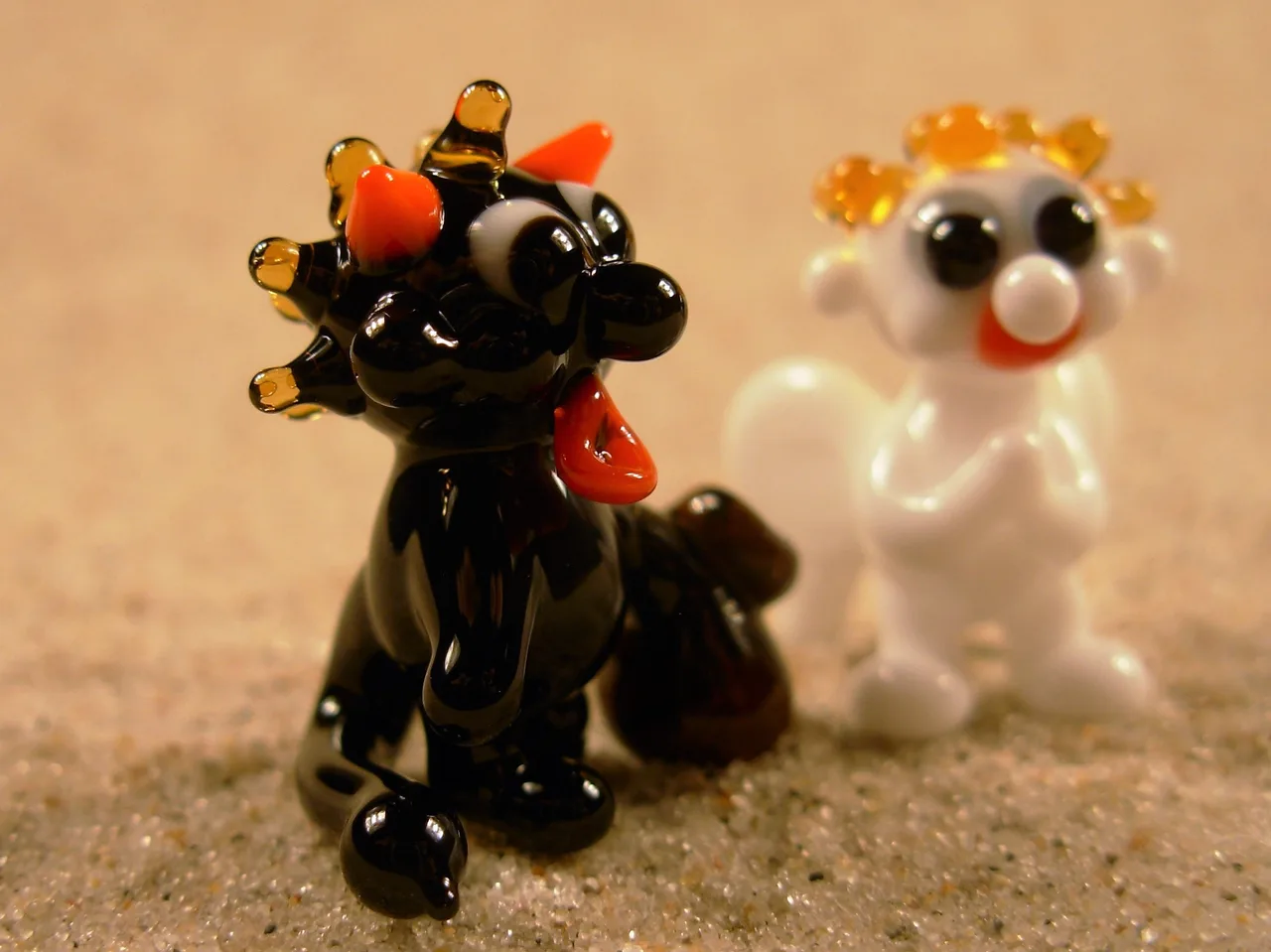 Skleněná figurka čerta