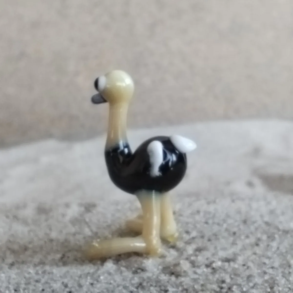 Skleněná figurka pštrosa