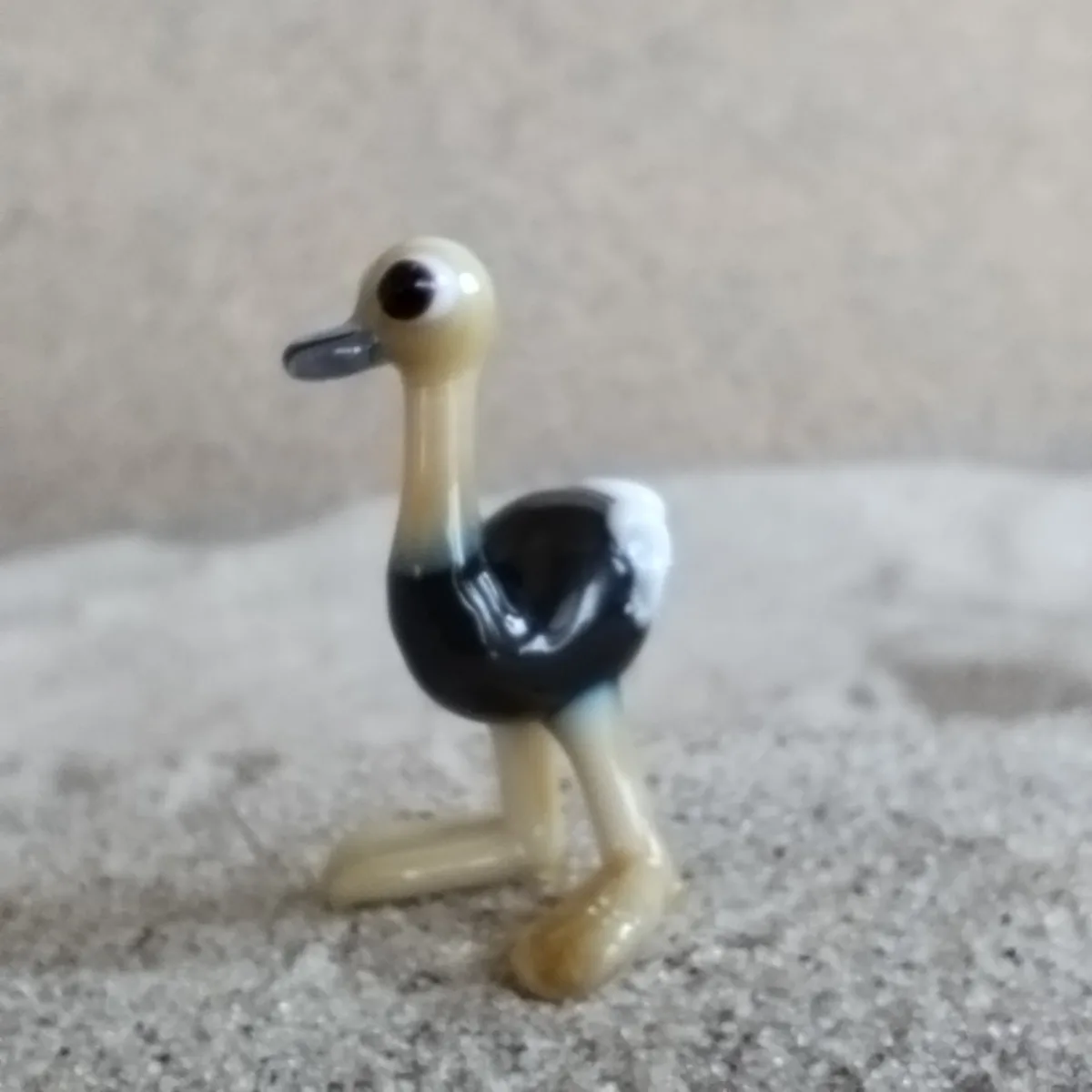 Skleněná figurka pštrosa