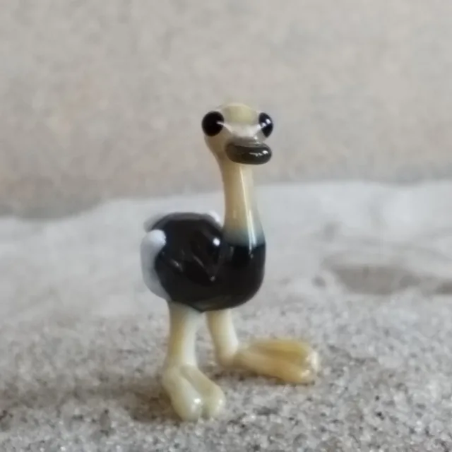 Skleněná figurka pštrosa
