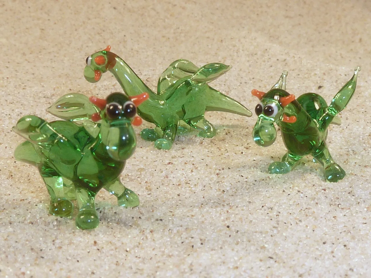 Skleněná figurka zeleného draka