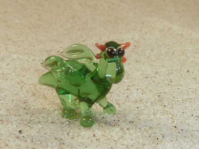 Skleněná figurka zeleného draka
