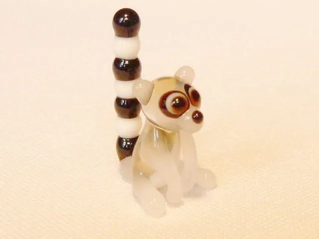 Skleněná figurka lemura