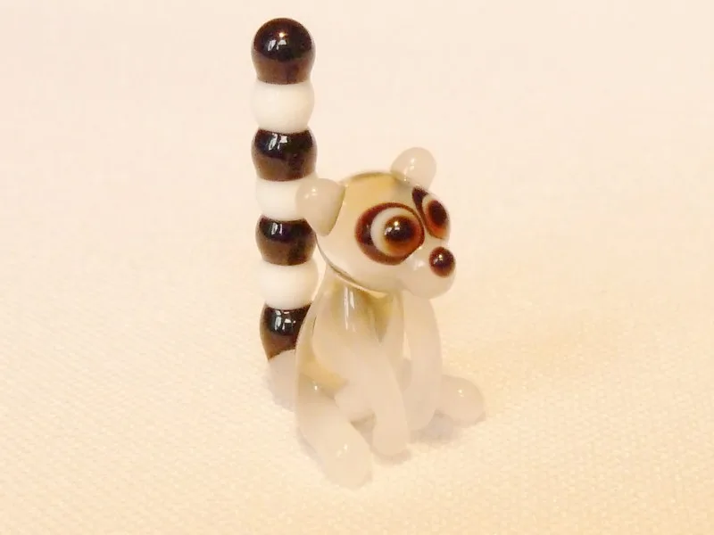 Skleněná figurka lemura