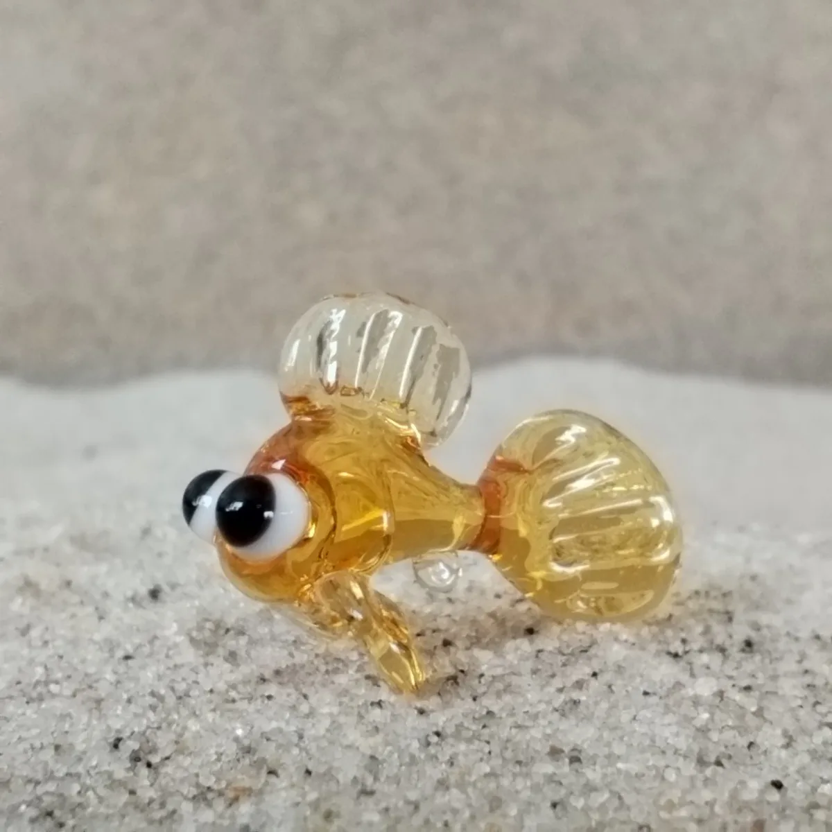 Skleněná figurka malé zlaté rybky
