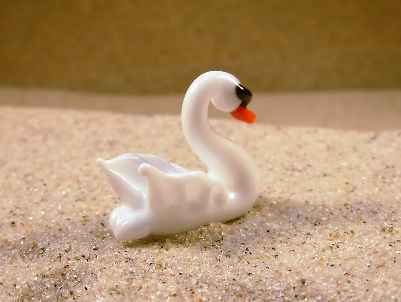 Skleněná figurka labutě
