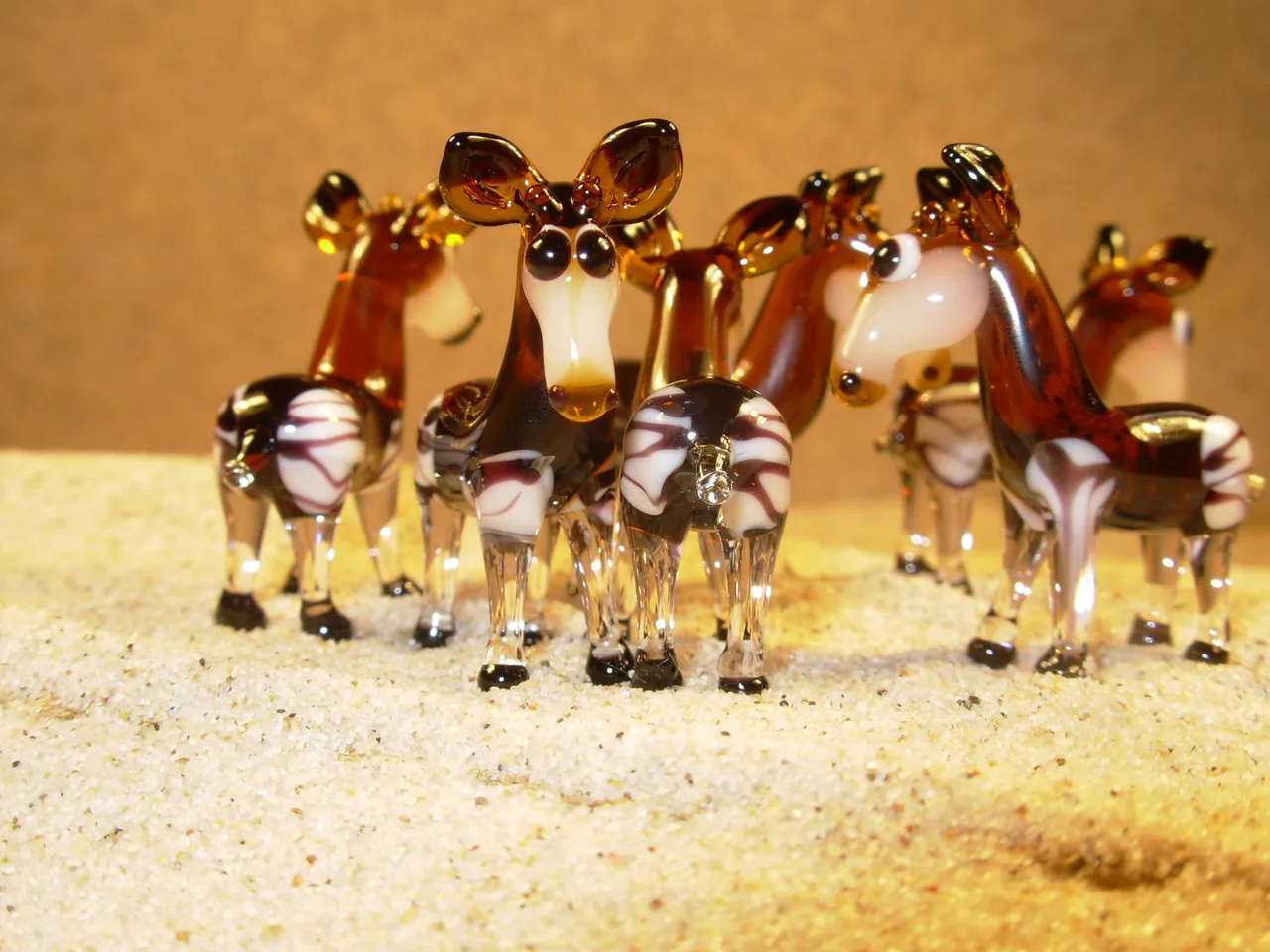 Skleněná figurka okapi