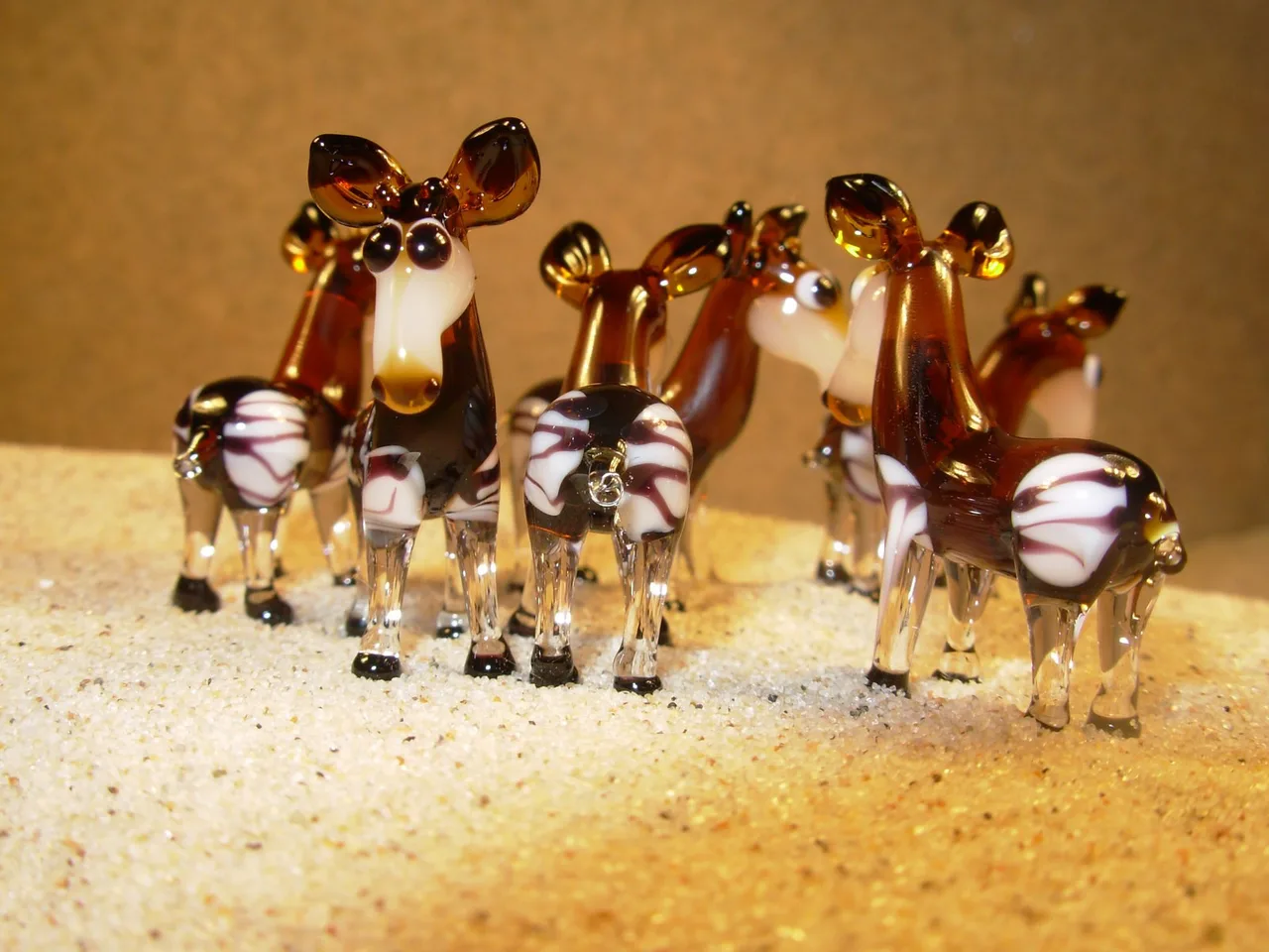 Skleněná figurka okapi