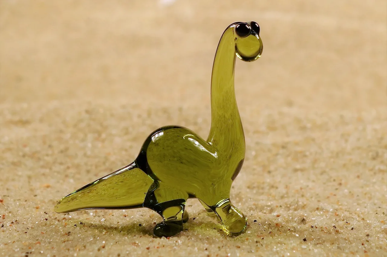 Skleněná figurka světle zeleného dinosaura