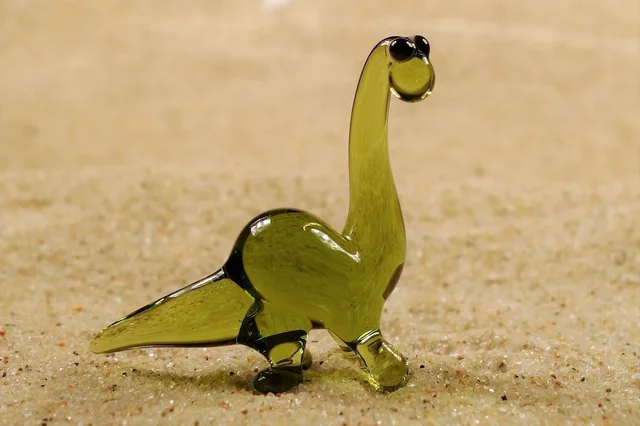Skleněná figurka světle zeleného dinosaura