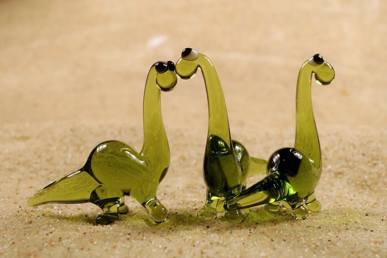 Skleněná figurka světle zeleného dinosaura