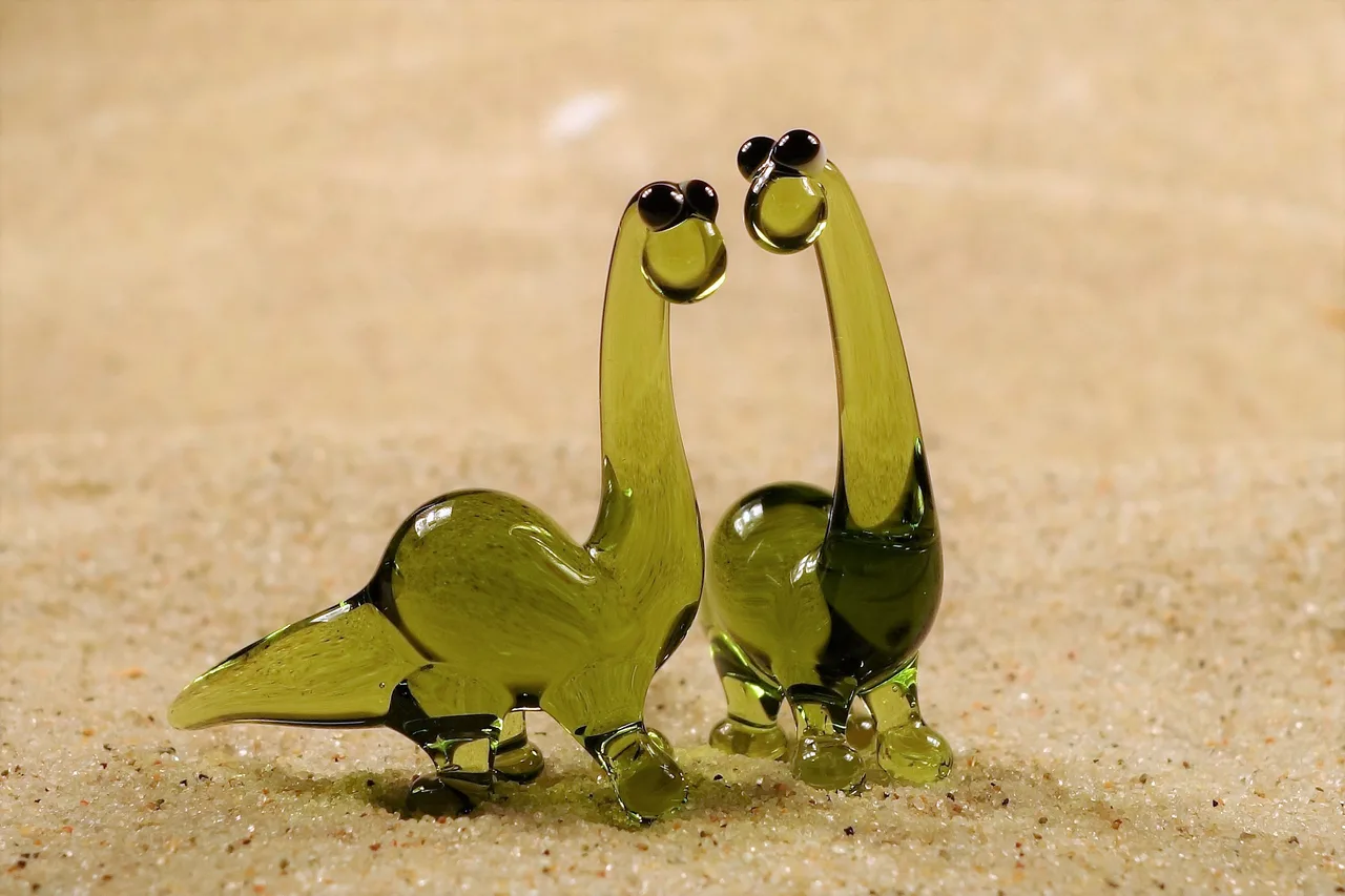 Skleněná figurka světle zeleného dinosaura