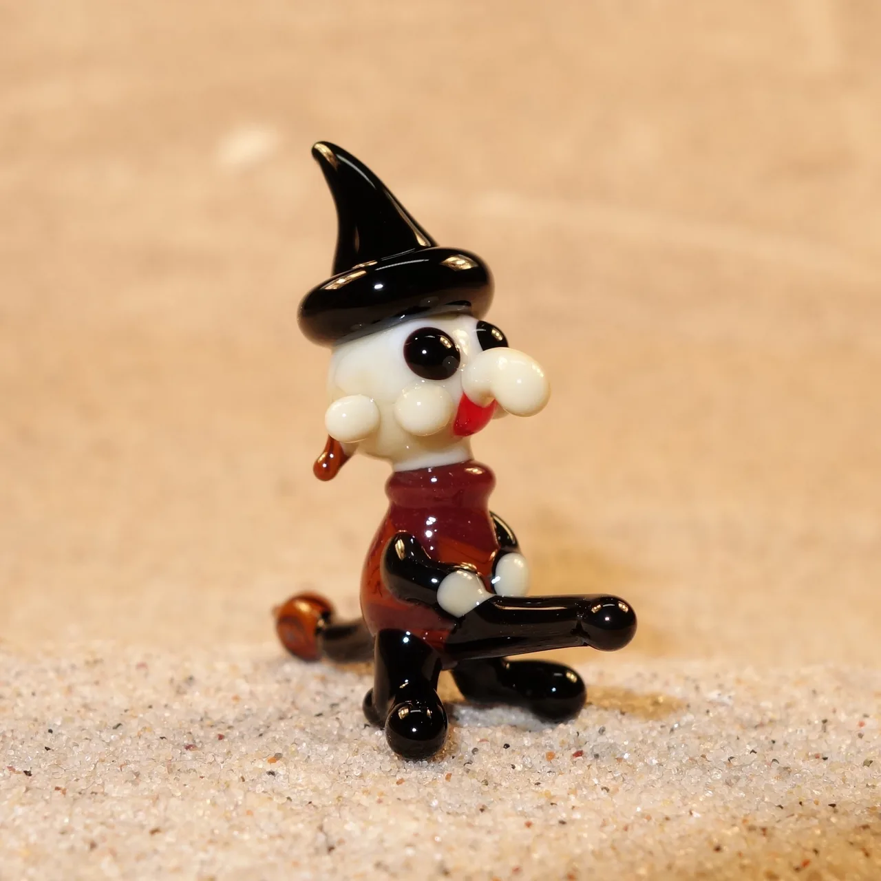 Skleněná figurka čarodějnice
