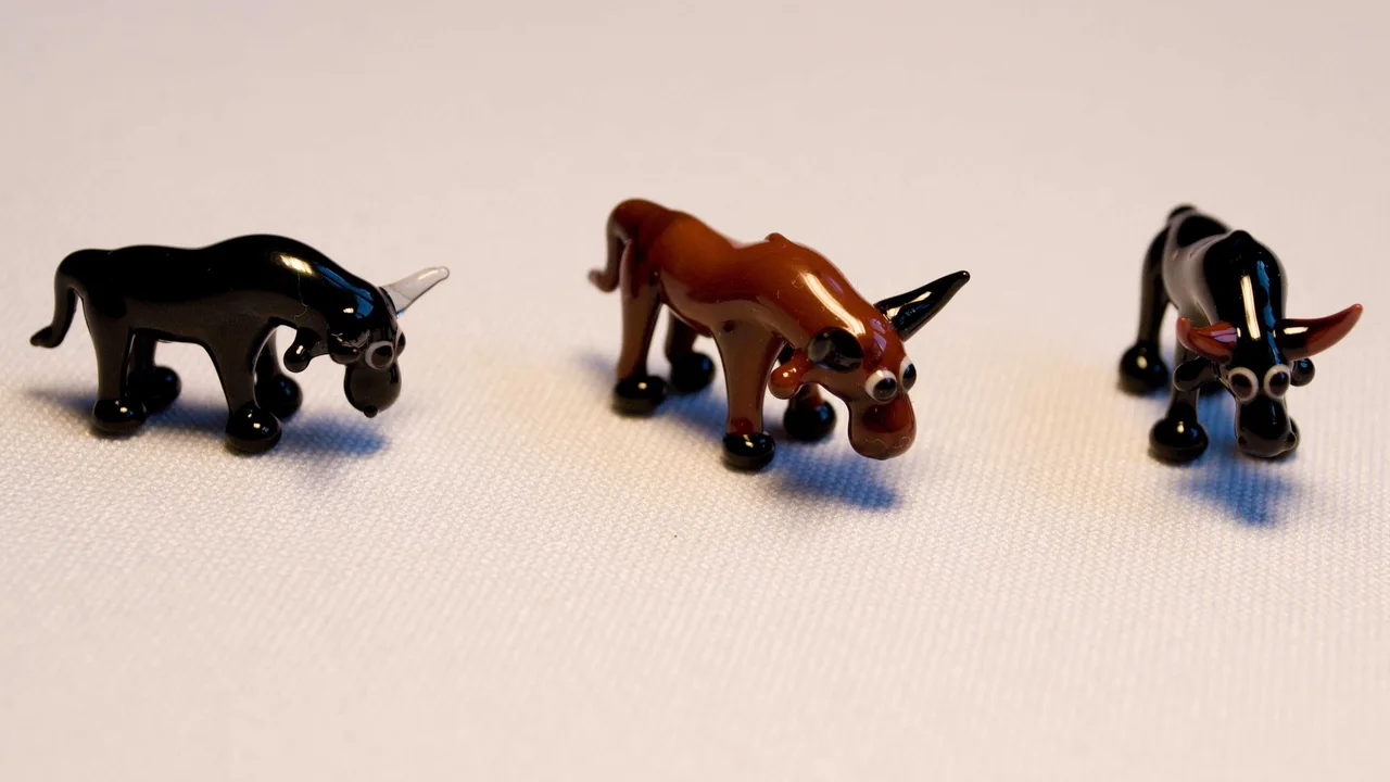Skleněná figurka býka