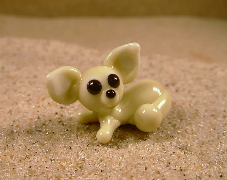 Skleněná figurka fenka