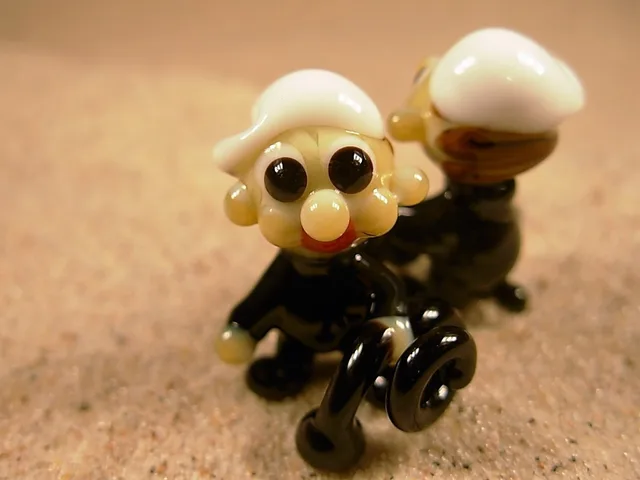 Skleněná figurka kominíka