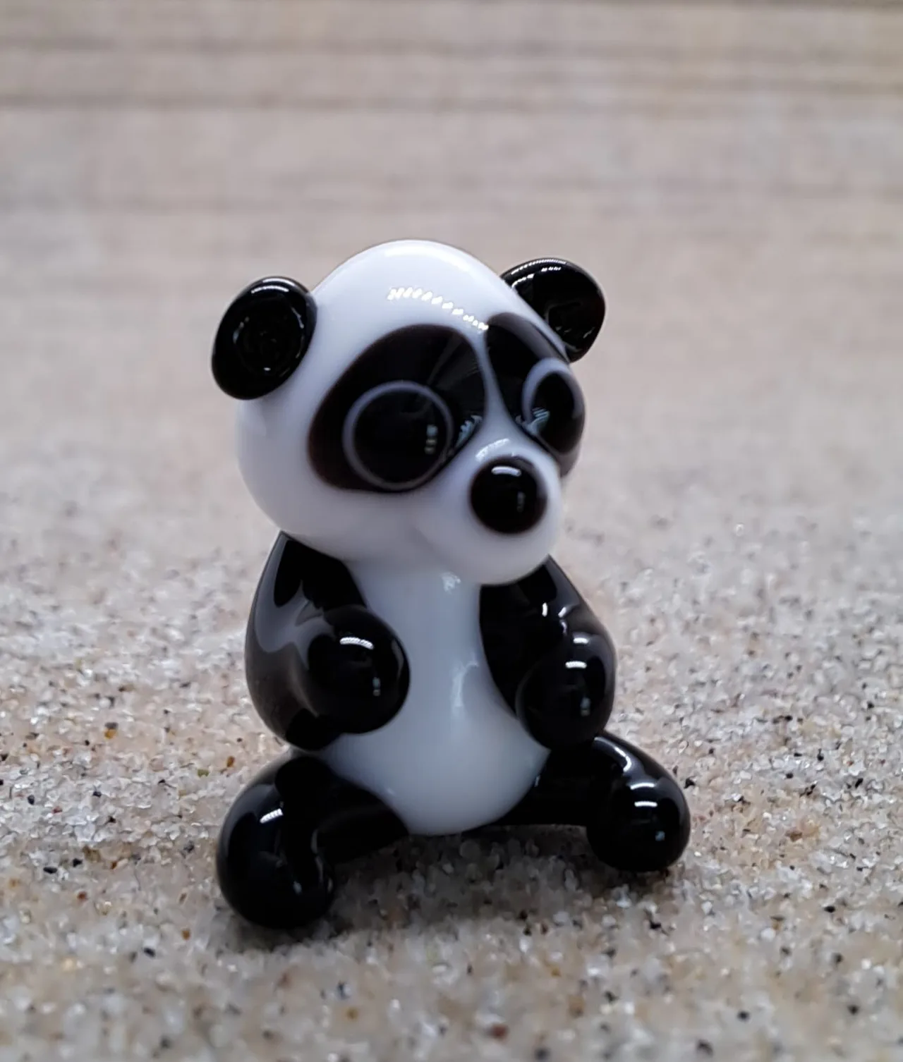 Skleněná figurka pandy