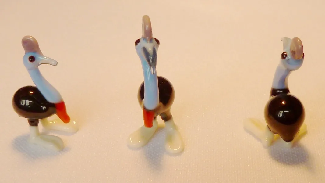 Skleněná figurka kasuára