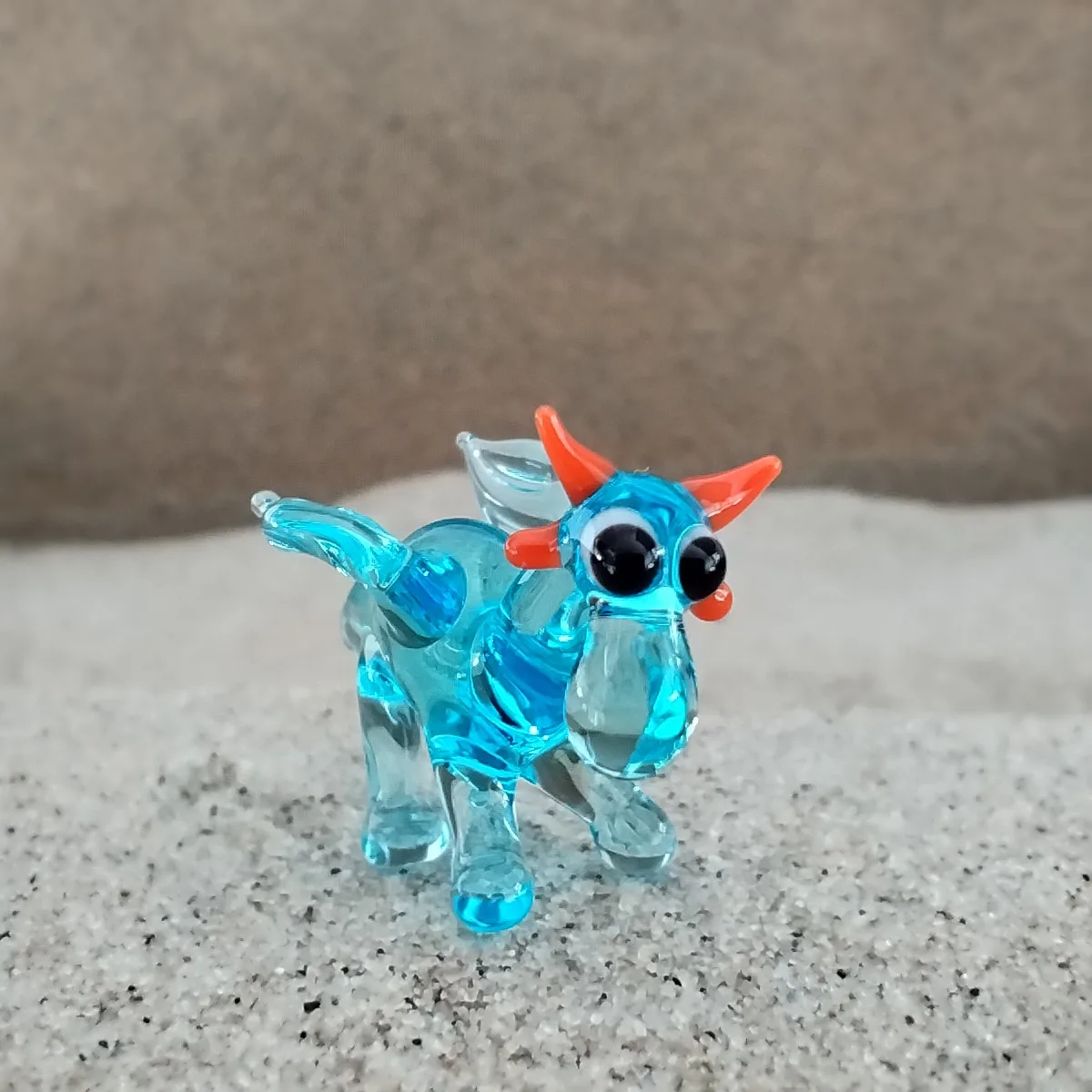 Skleněná figurka světle modrého draka