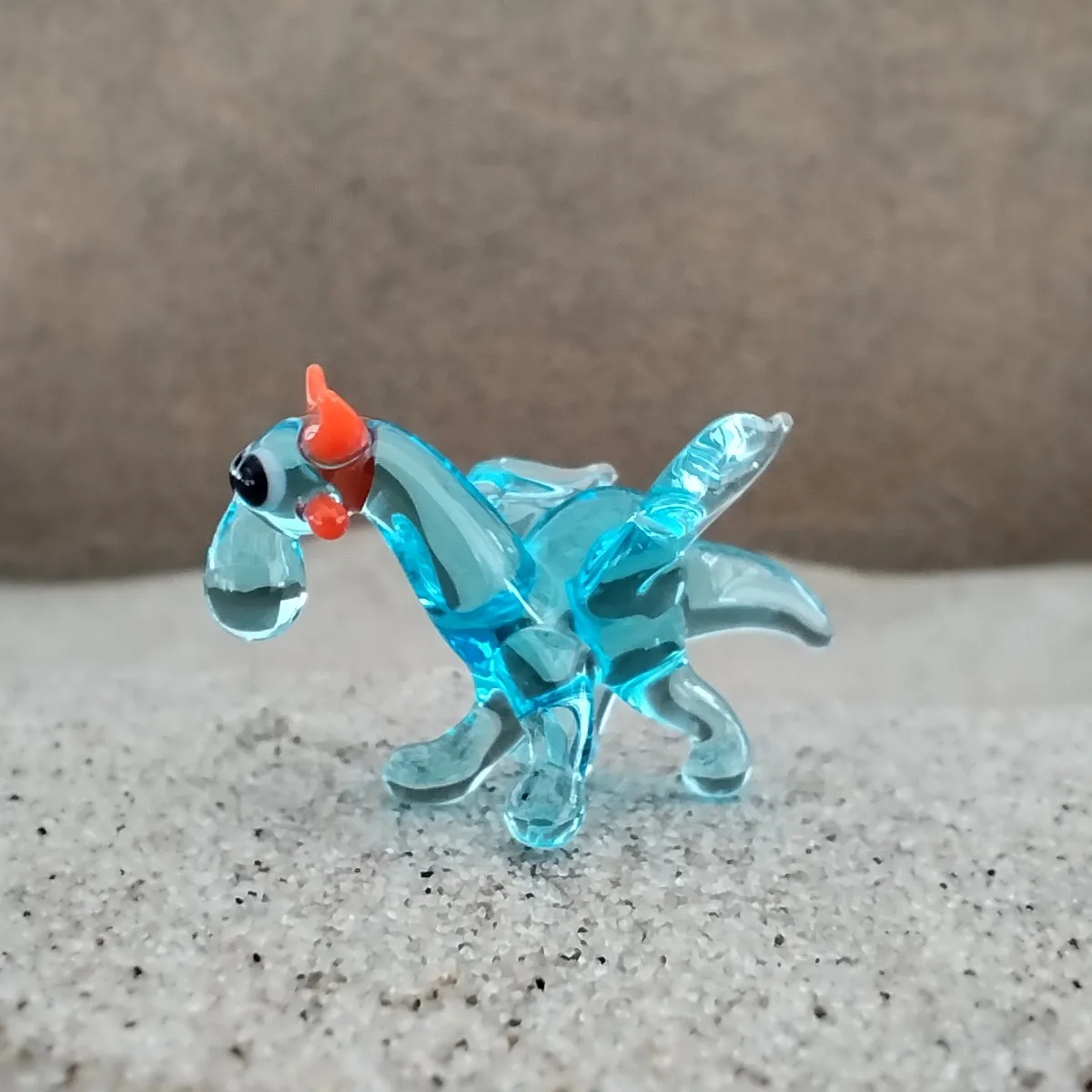 Skleněná figurka světle modrého draka