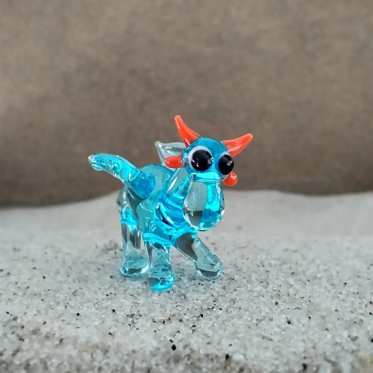 Skleněná figurka světle modrého draka