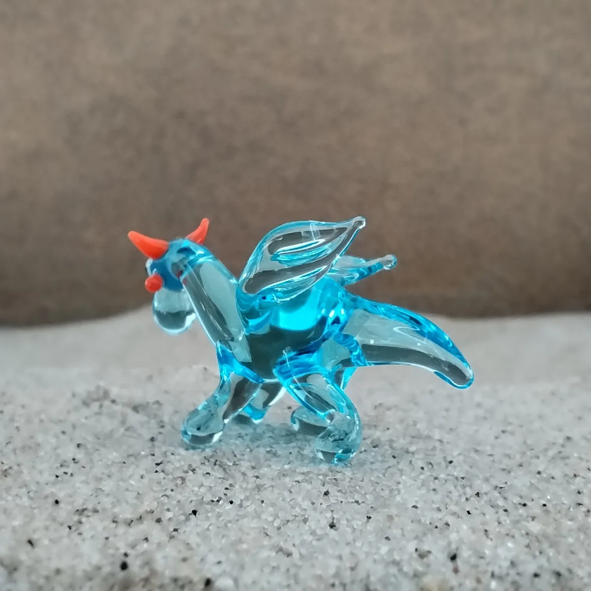 Skleněná figurka světle modrého draka