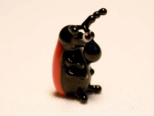 Skleněná figurka brouka