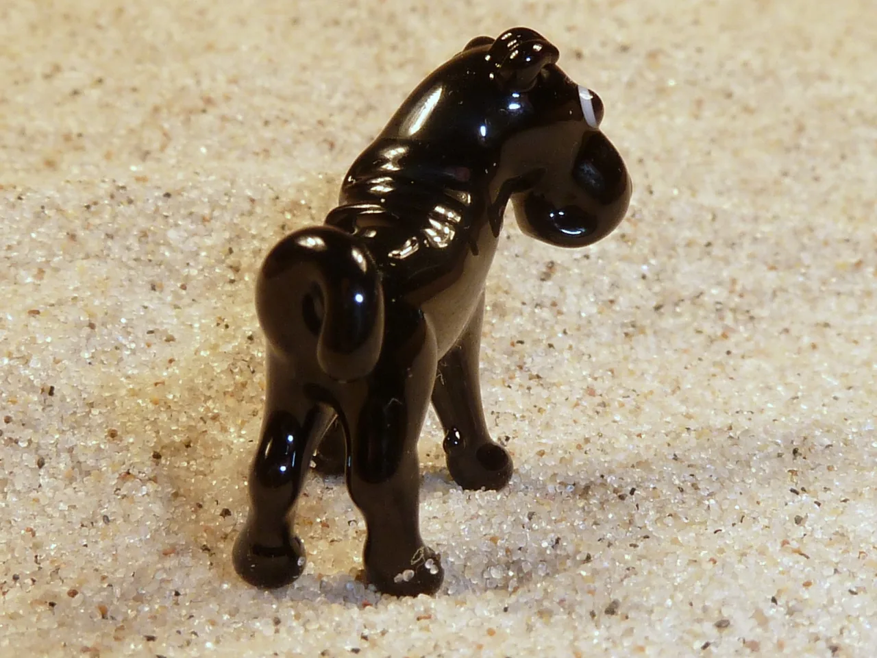 Skleněná figurka šarpeje